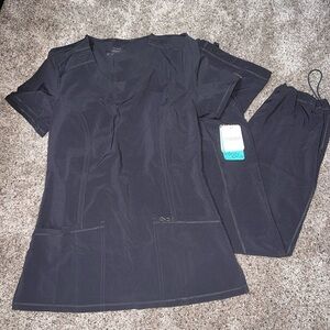 Cherokee Infinity Women’s V-Neck Scrub Top in Black